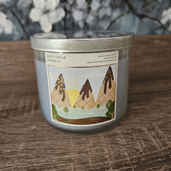 Bath & Body Works, HOT FUDGE DRIZZLE, 14.5oz - Picture 1 of 9